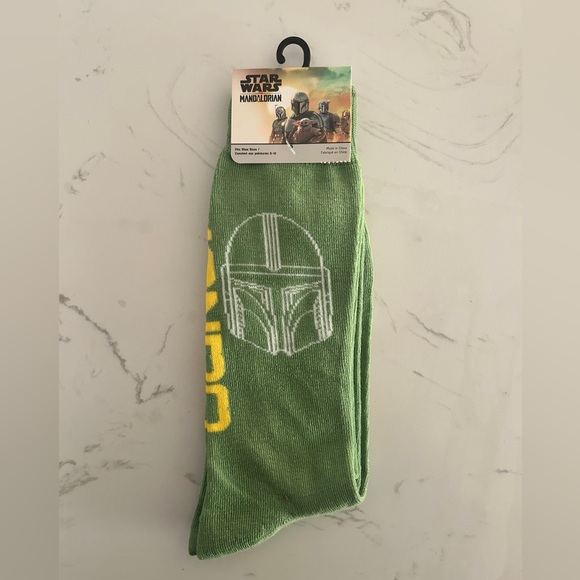 Star Wars Mandalorian Green Crew Socks, Unisex, Size: 6-13 - NWT - Picture 1 of 4